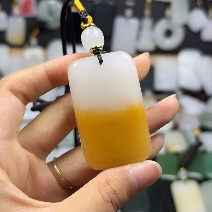 用***6石英质玉未镶嵌颈饰