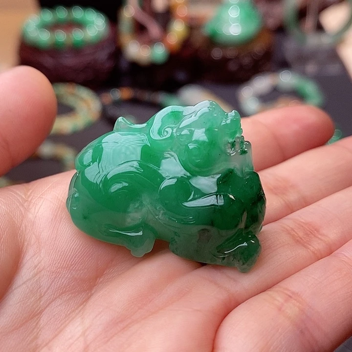 石英质玉（非洲翠）未镶嵌串