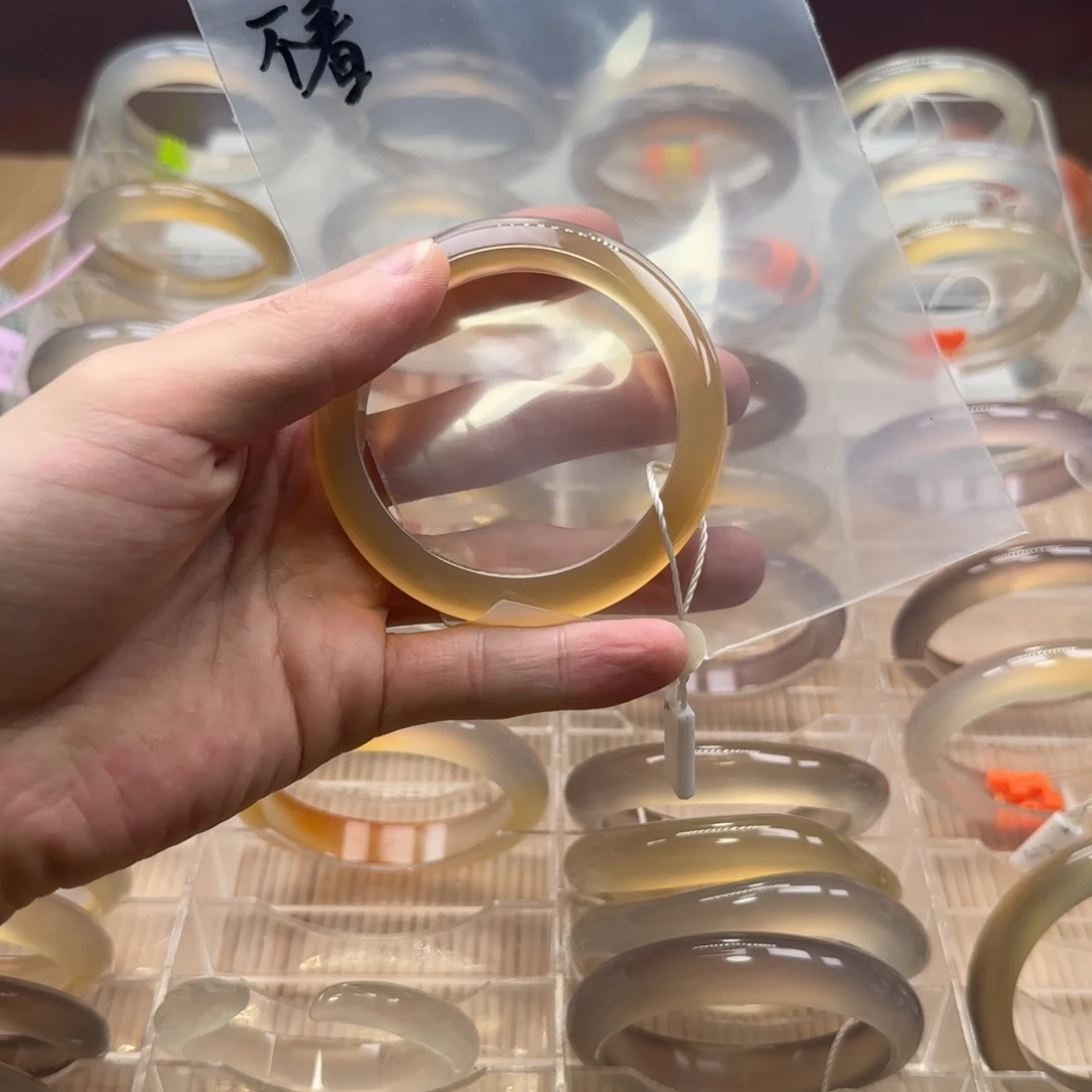 玛瑙/玉髓手镯未镶嵌不**调