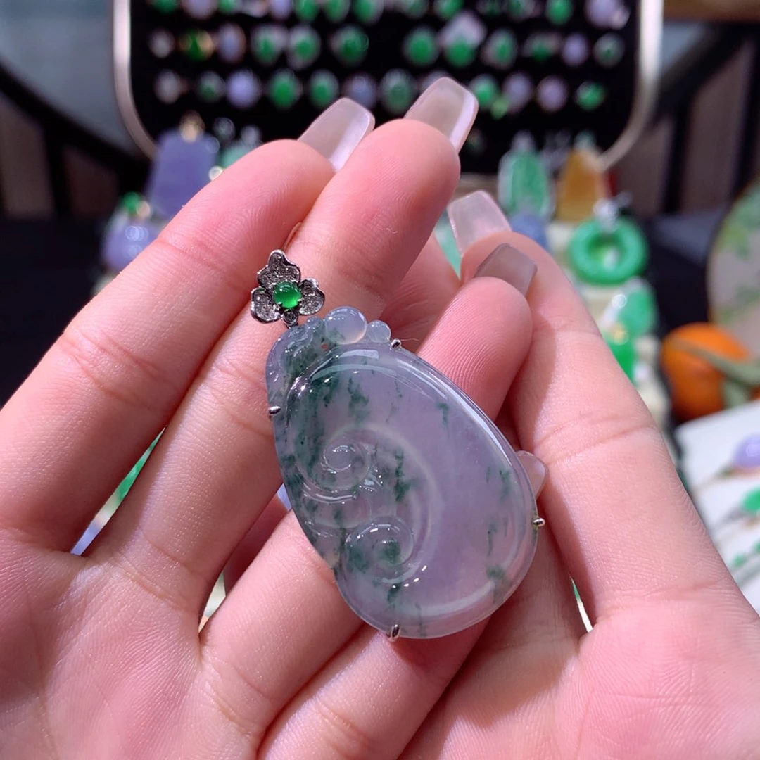 翡翠颈饰18K金镶嵌翡翠