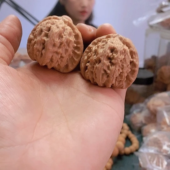 【闪购商品】把件文玩核桃39白狮子老树