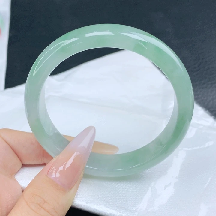翡翠手镯未镶嵌57-58圈口