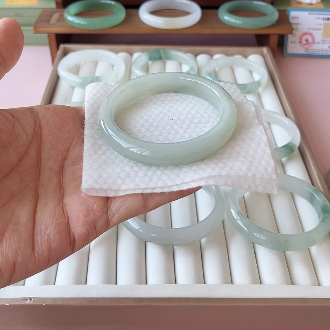 未镶嵌手镯石英质玉