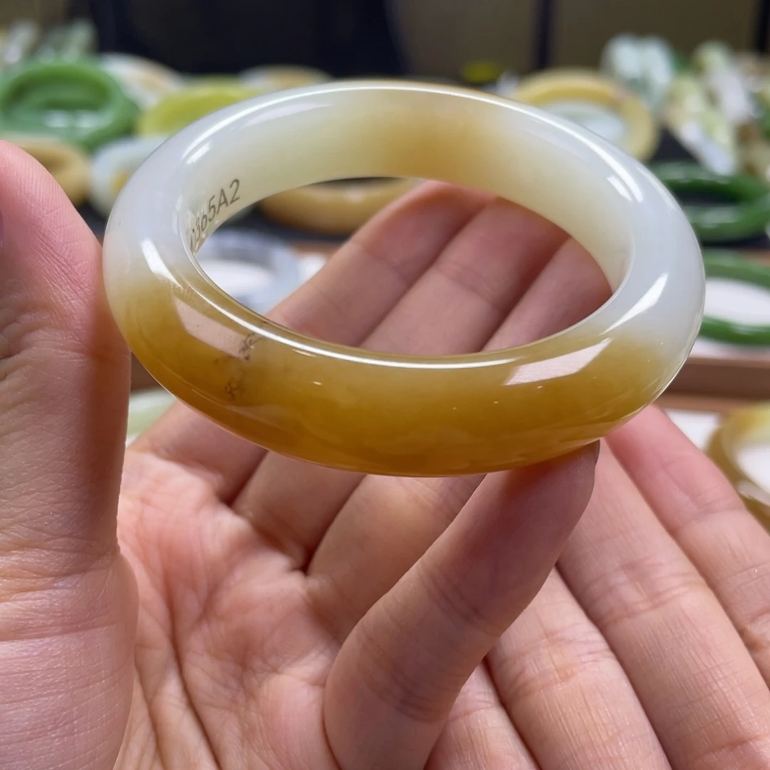 和田玉未镶嵌手镯51圈