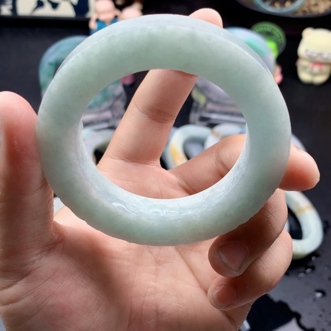 定制翡翠未镶嵌翡翠手镯