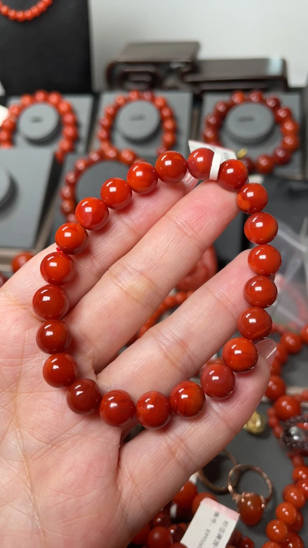 九口火焰南红手串