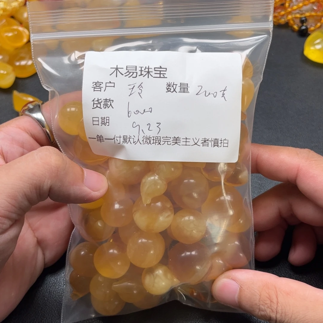 玲***儿未镶嵌配饰南红玛瑙