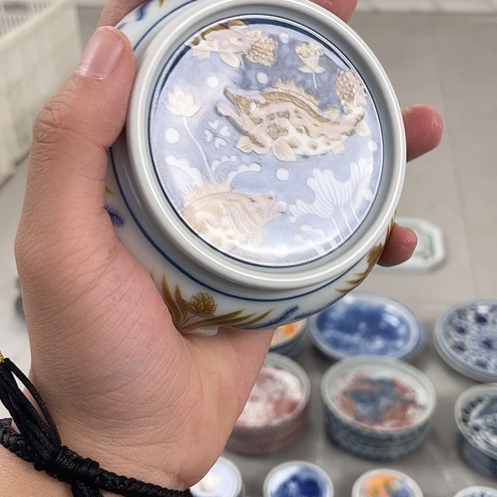 瓷片景德镇釉里金鱼藻纹板凳盖置