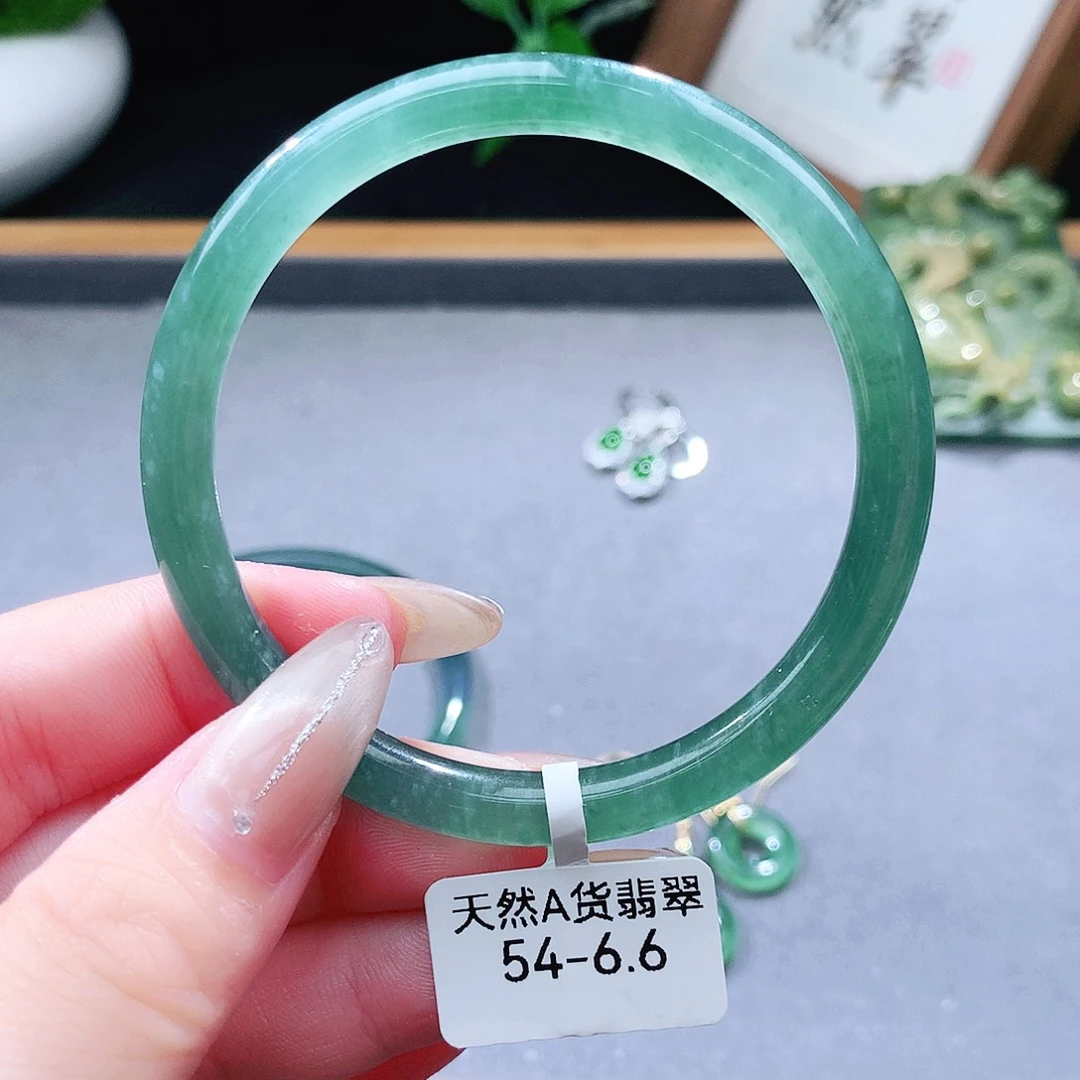 翡翠手镯（圆镯）未镶嵌