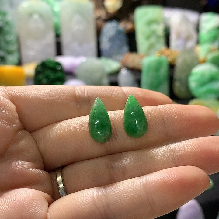 翡翠未镶嵌颈饰挂件