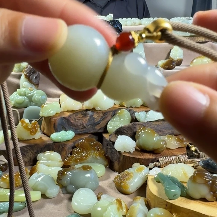 和田玉（糖玉）未镶嵌颈饰