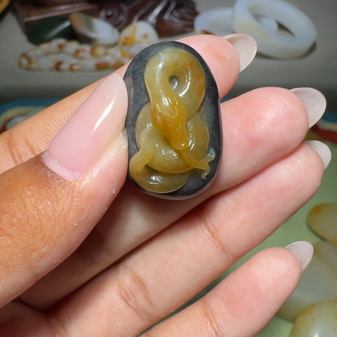 细***月和田玉未镶嵌颈饰