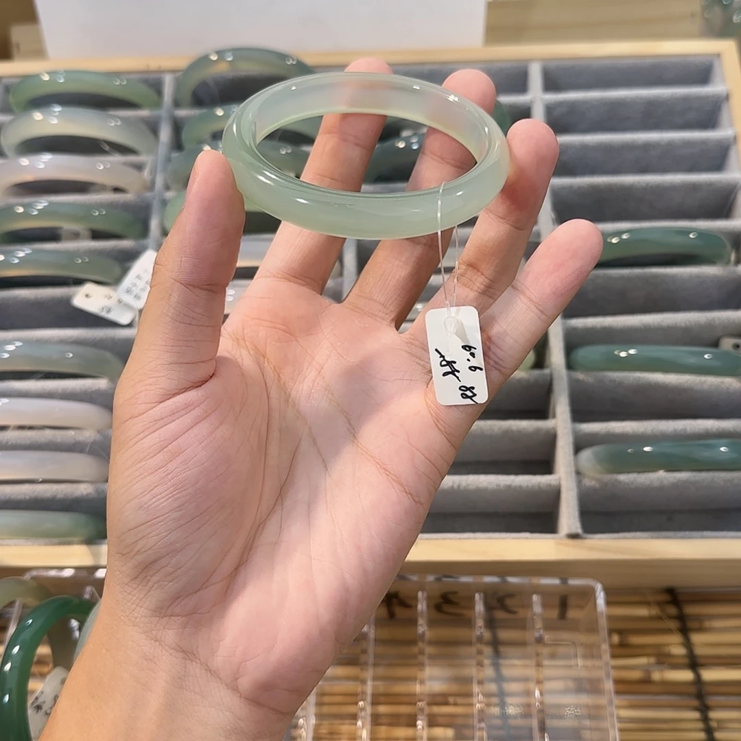 玛瑙/玉髓手镯未镶嵌圈口60.6