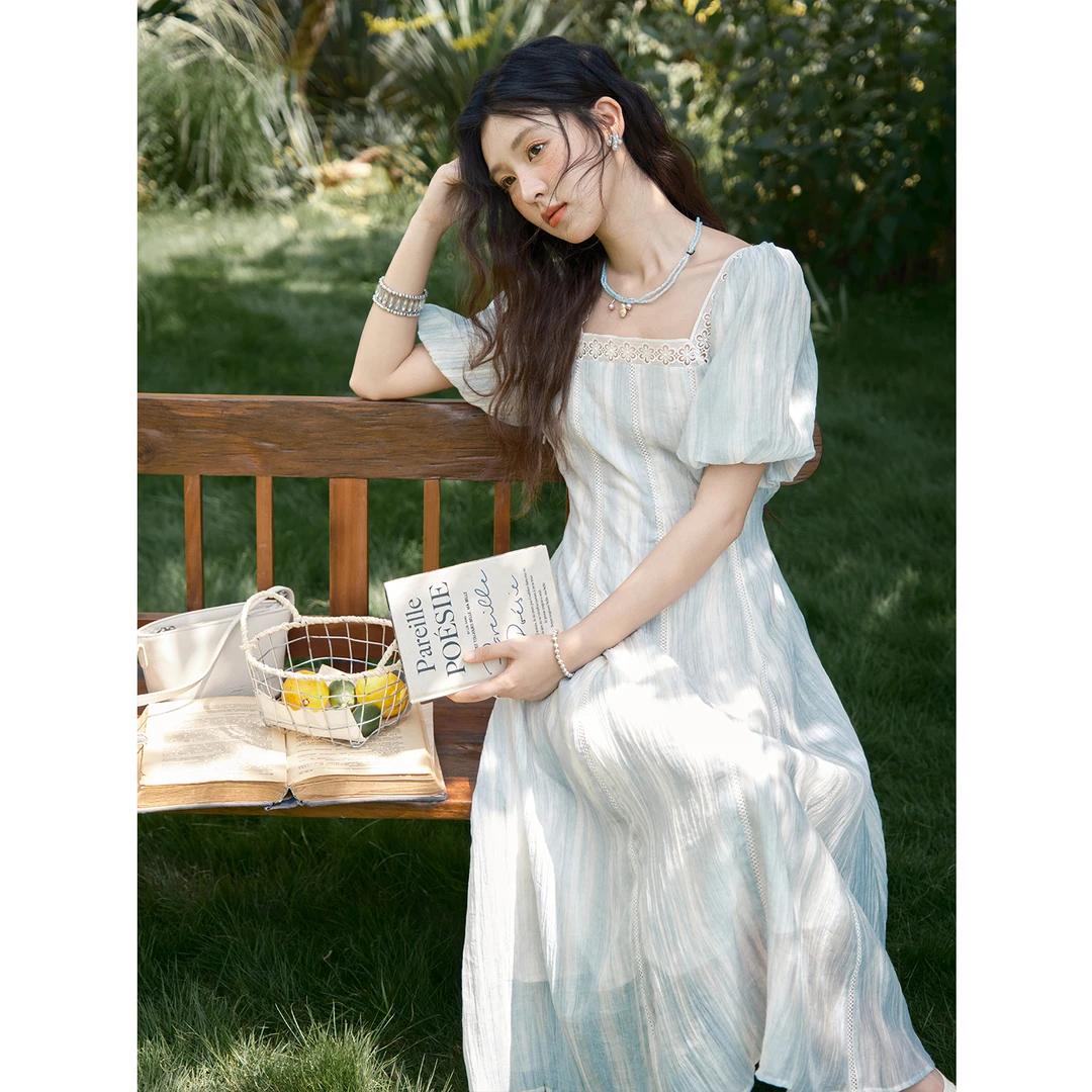 谜秀6.17新品钩花蕾丝镂空连衣裙女甜美方领系带收腰中长款短袖