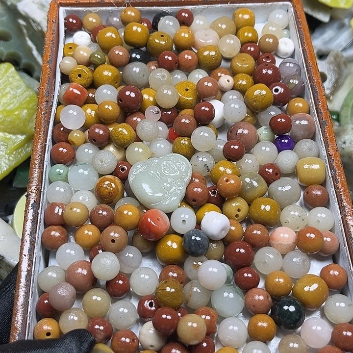 未镶嵌和田玉（翠青玉）珠宝奇石