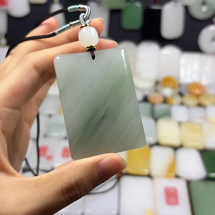 石英质玉未镶嵌颈饰