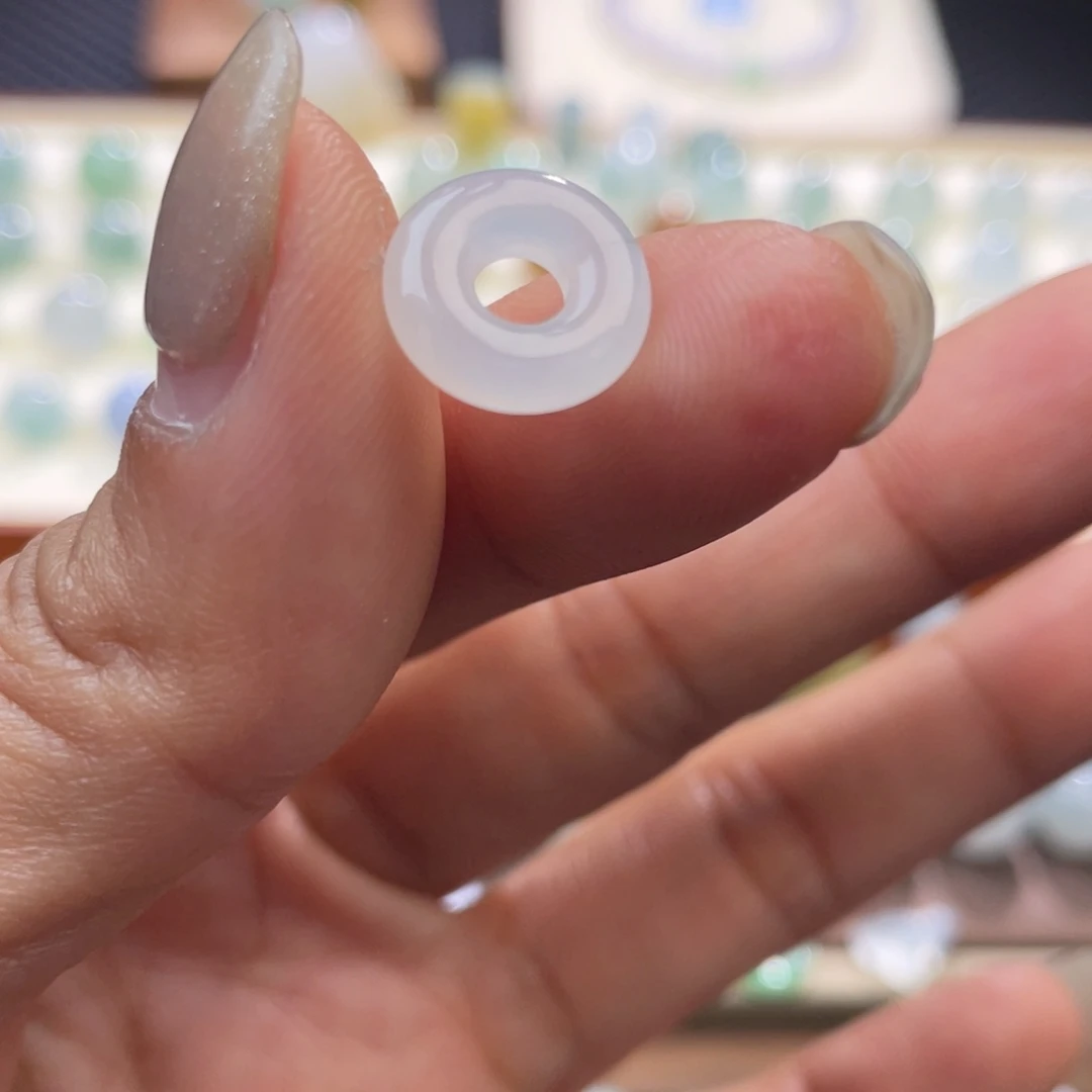 翡翠散珠白冰胶润甜甜圈11.8-3.4mm 不鉴赏