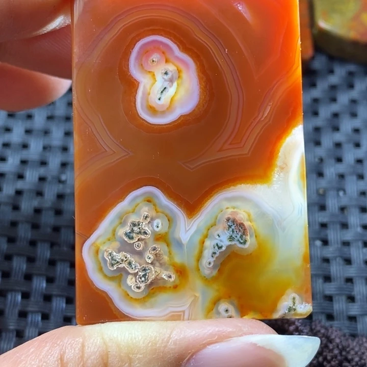 未镶嵌颈饰玛瑙/玉髓乙**泉
