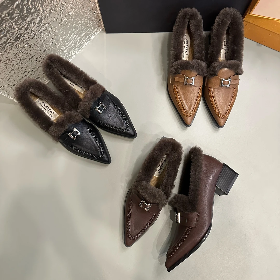 2025年冬季新款气质百搭时尚网红一字金属加绒轻奢加绒爆款乐福鞋