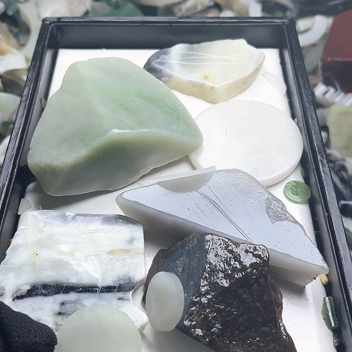 和田玉（糖玉）和田玉边角料9K金镶嵌星****x