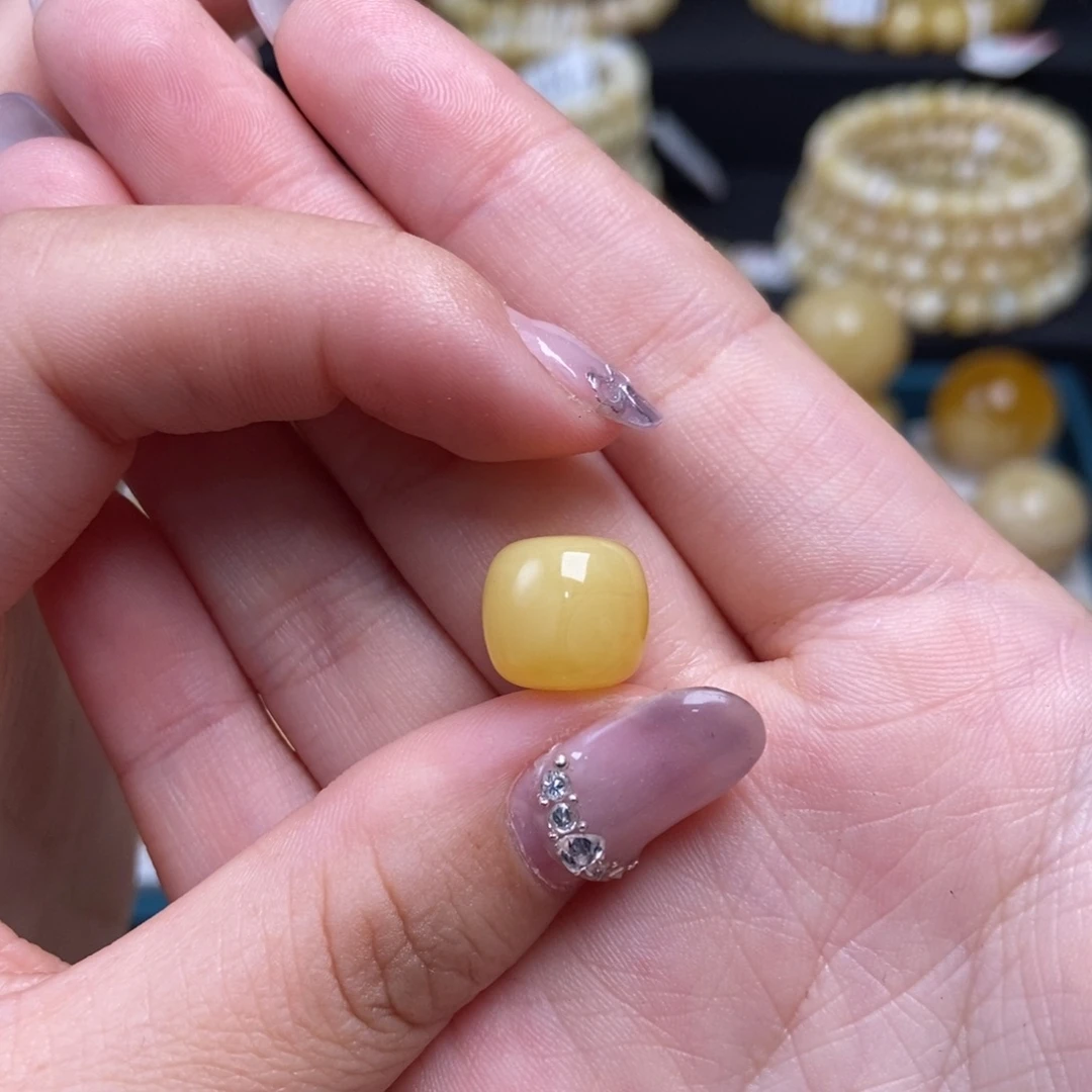 蜜蜡未镶嵌珠宝奇石11.2*10.2mm