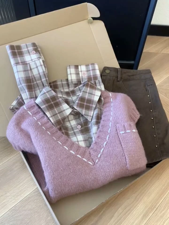 学院风针织马甲女款秋冬小香风时髦洋气无袖粉色马夹叠穿格纹衬衫