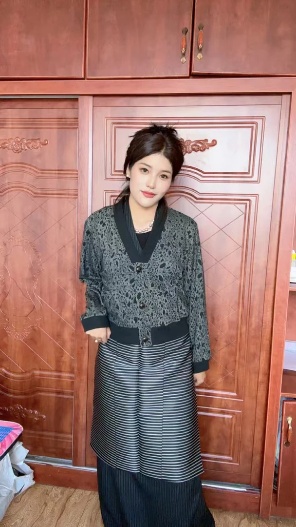 女短款外套百搭款