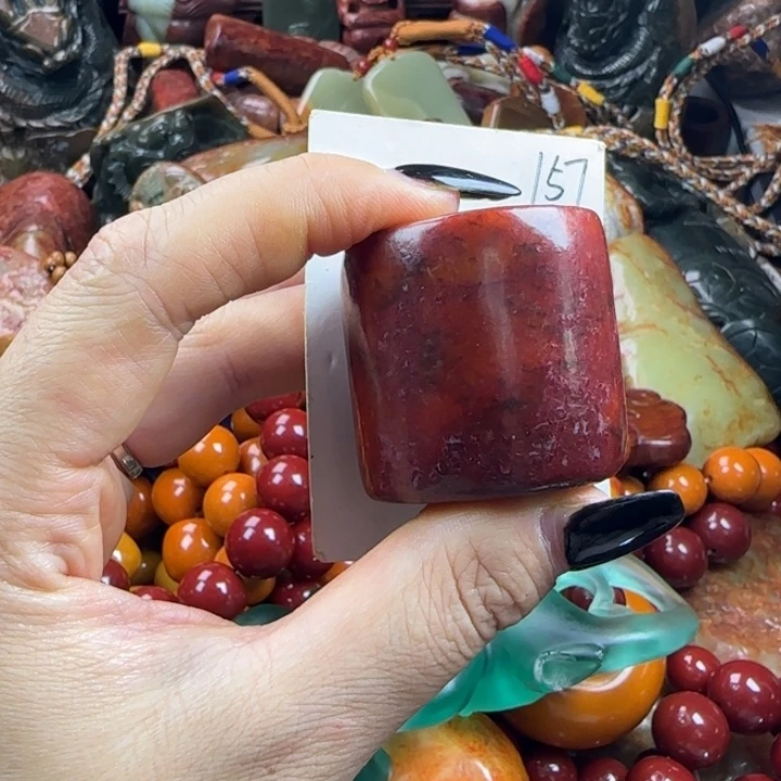 未镶嵌透闪石质玉珠宝奇石