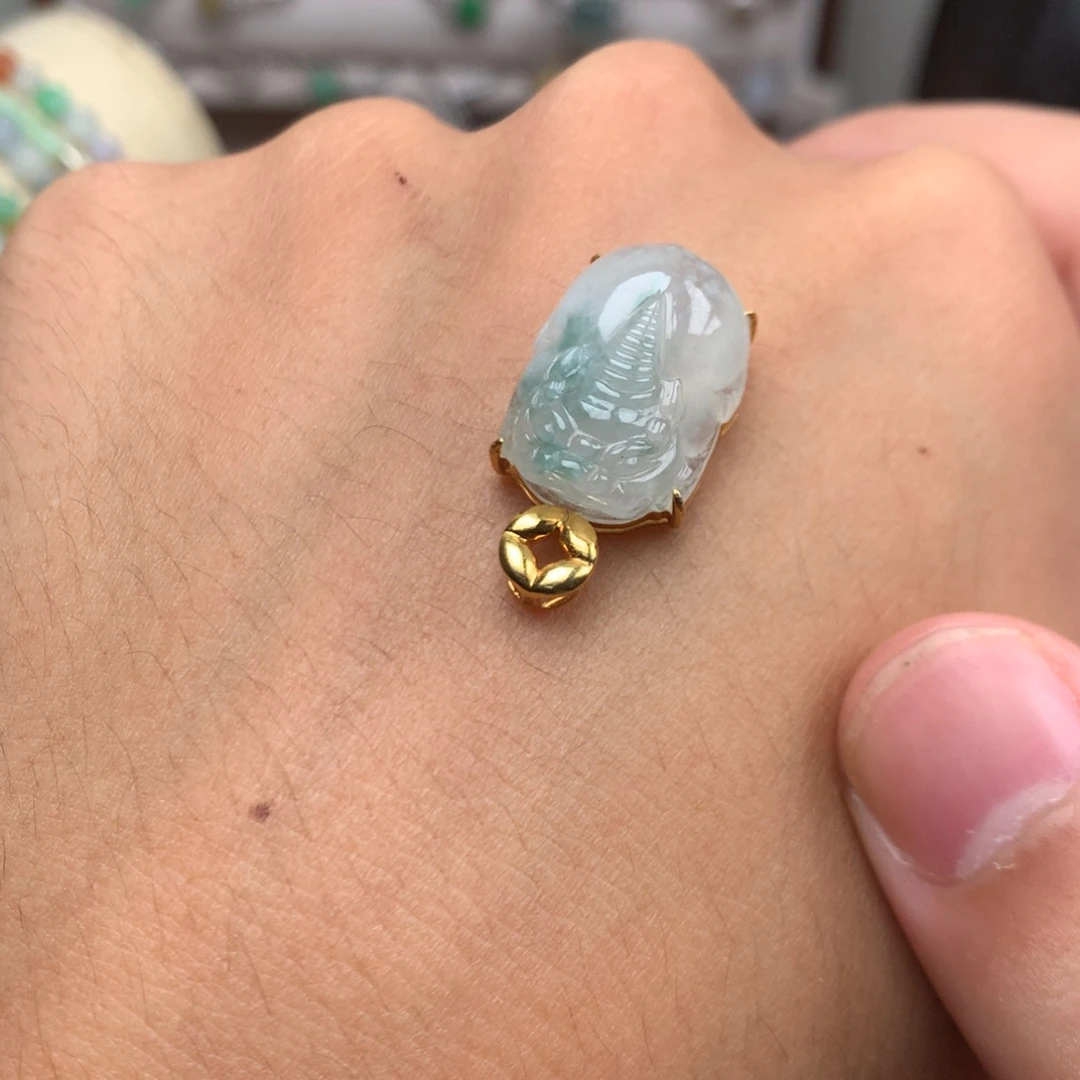 翡翠未镶嵌颈饰你是