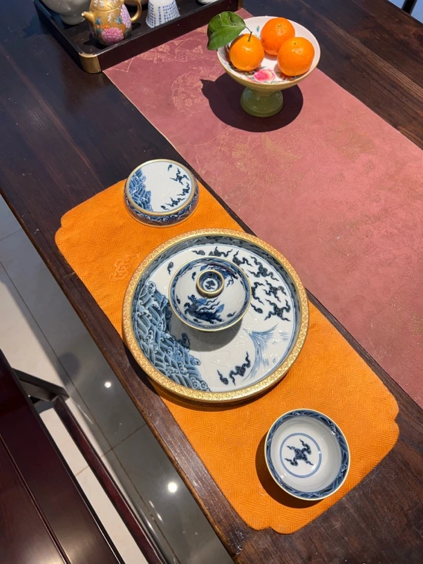 半刀泥麒麟描金套组盖碗