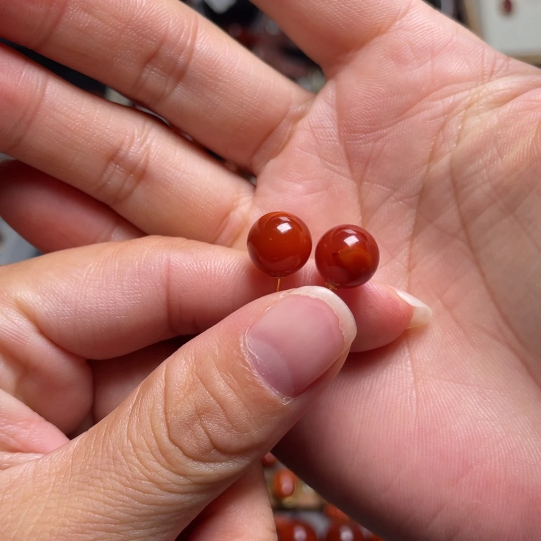 何***合南红玛瑙18K金镶嵌圆珠耳钉10mm