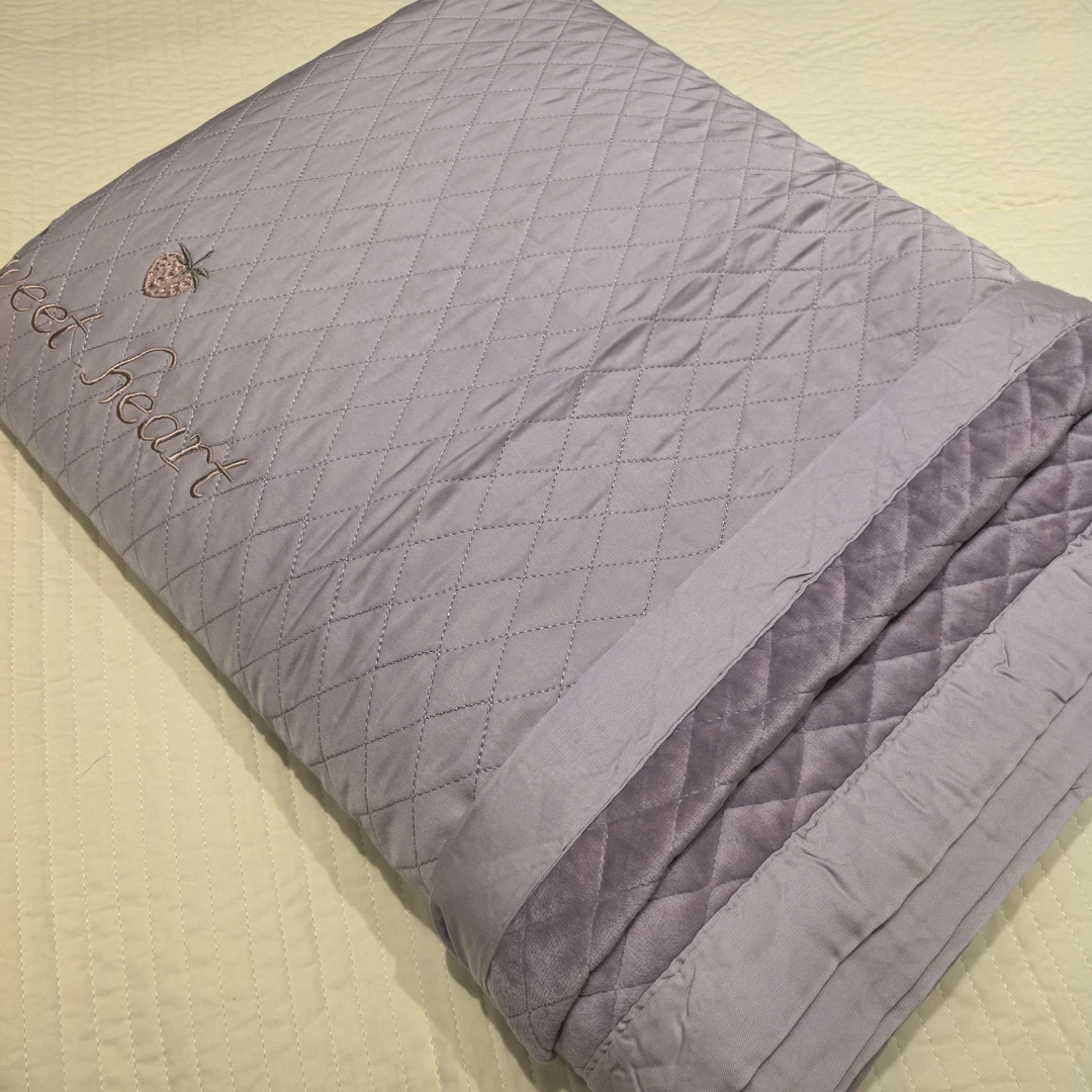丽锦妃：微瑕天丝绒床盖200×220单件（会缩水）