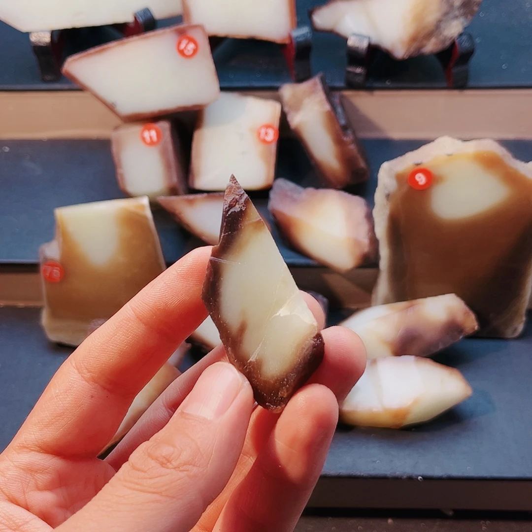 和田玉（糖玉）未镶嵌颈饰