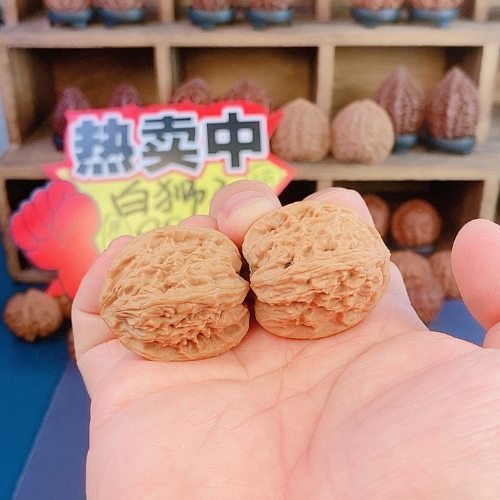 文玩核桃吊坠037白狮子