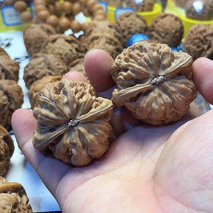 文玩核桃吊坠粗筋