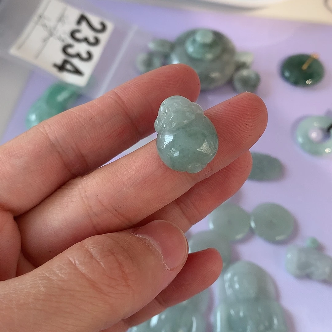 翡翠颈饰未镶嵌曼***花金蟾小纹优惠