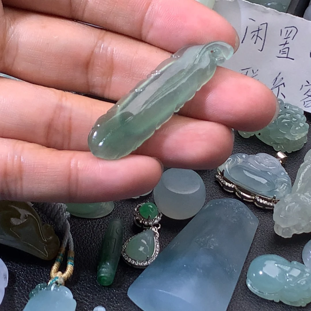 颈饰未镶嵌翡翠挂件