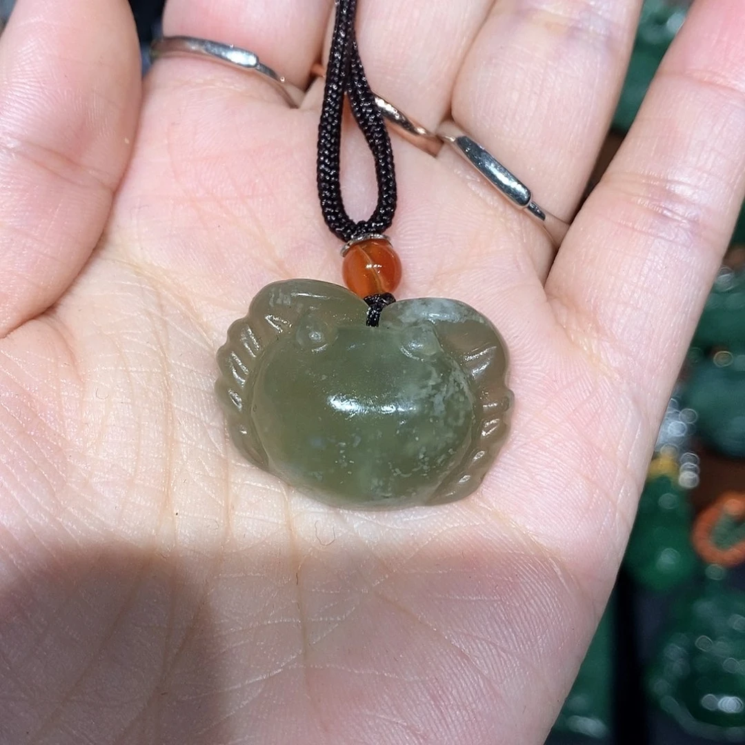 颈饰未镶嵌和田玉（糖玉）