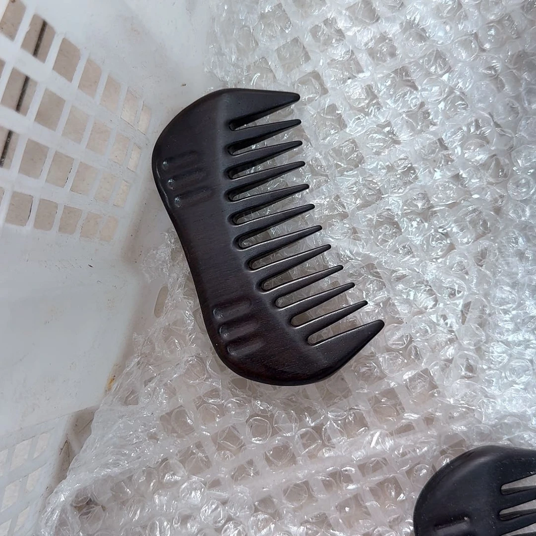 紫光檀小月梳子瑕疵