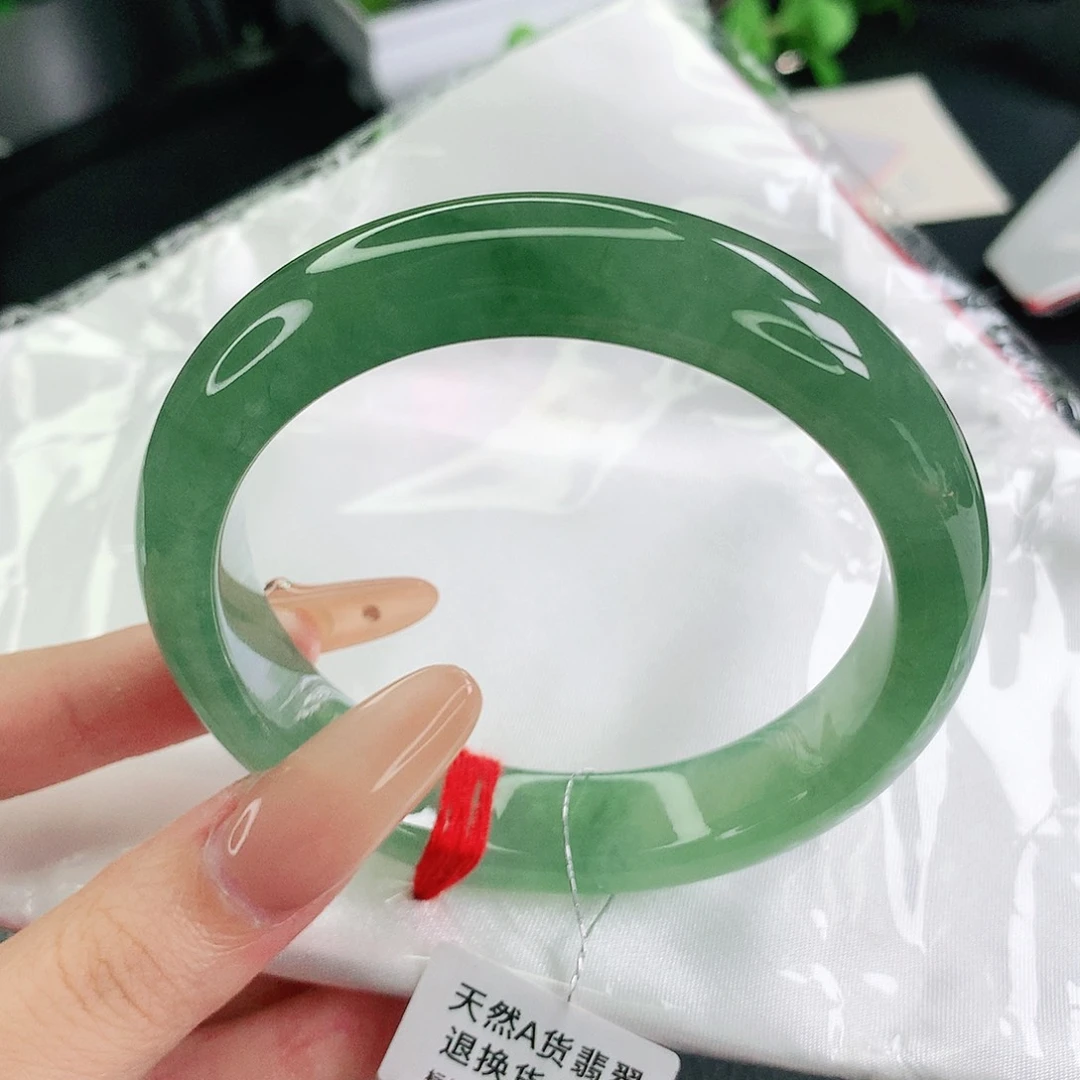 翡翠手镯未镶嵌57圈