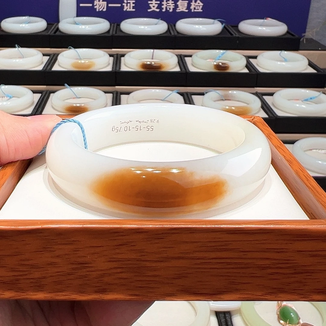 和田玉未镶嵌手镯