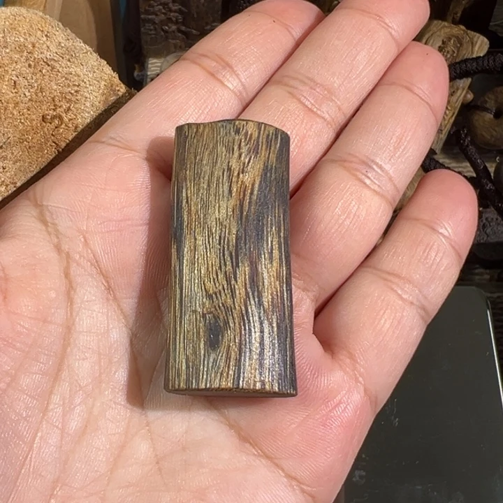 吊坠沉香棋楠沉香乌身牌6.2克