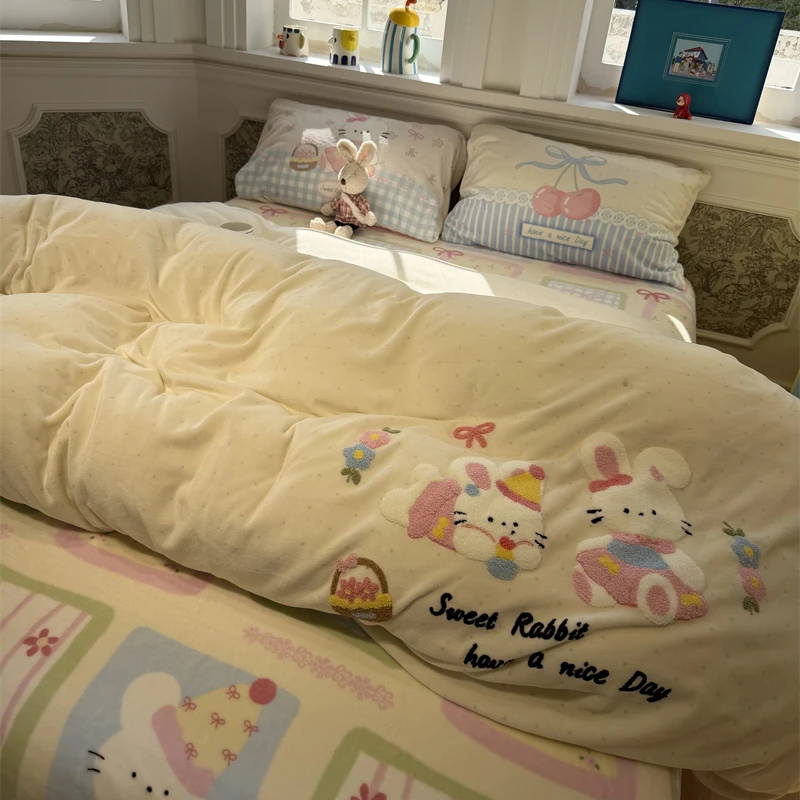 易安阁奶油风牛奶绒毛巾绣萌萌哒兔兔花园四件套珊瑚绒1.5m1.8米