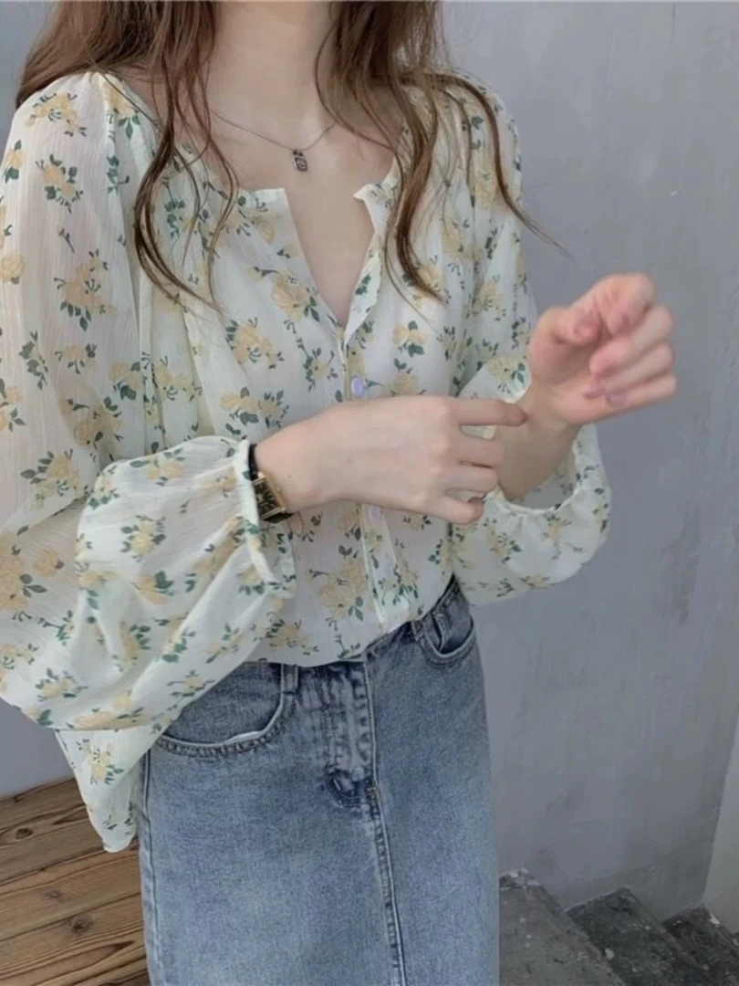 法式复古别致碎花长袖上衣女夏季设计感小众宽松百搭温柔风衬衫潮