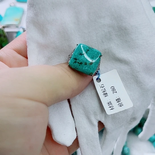 未镶嵌绿松石珠宝奇石