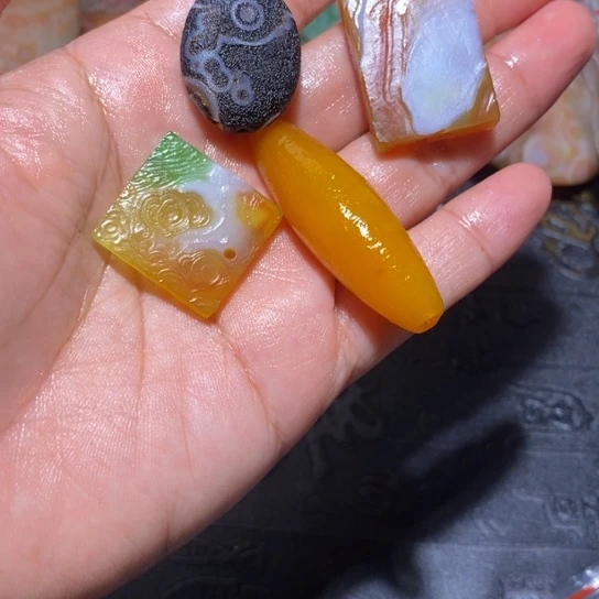 颈饰未镶嵌石英质玉陈*生
