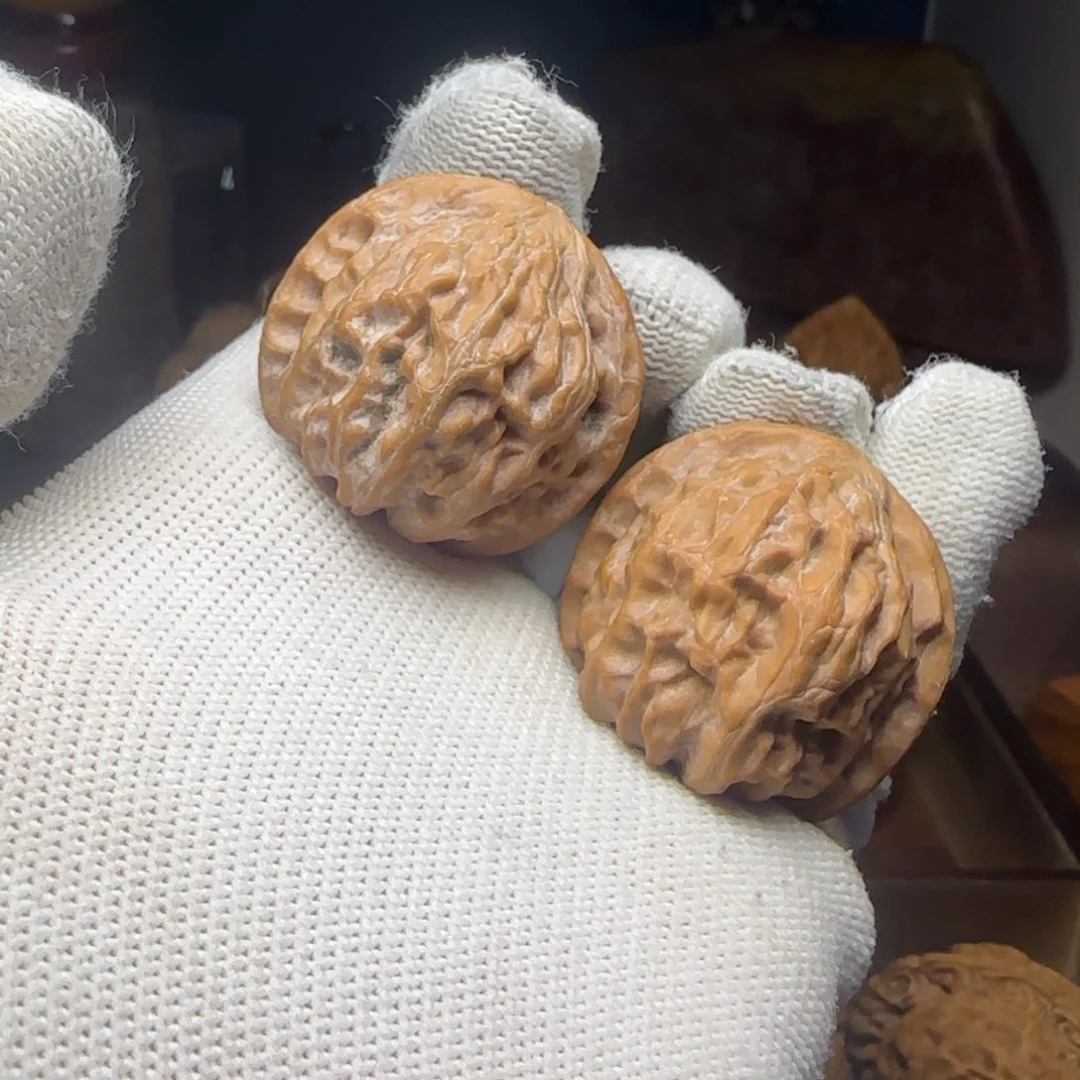 把件桃核小众大红皮（手捻）