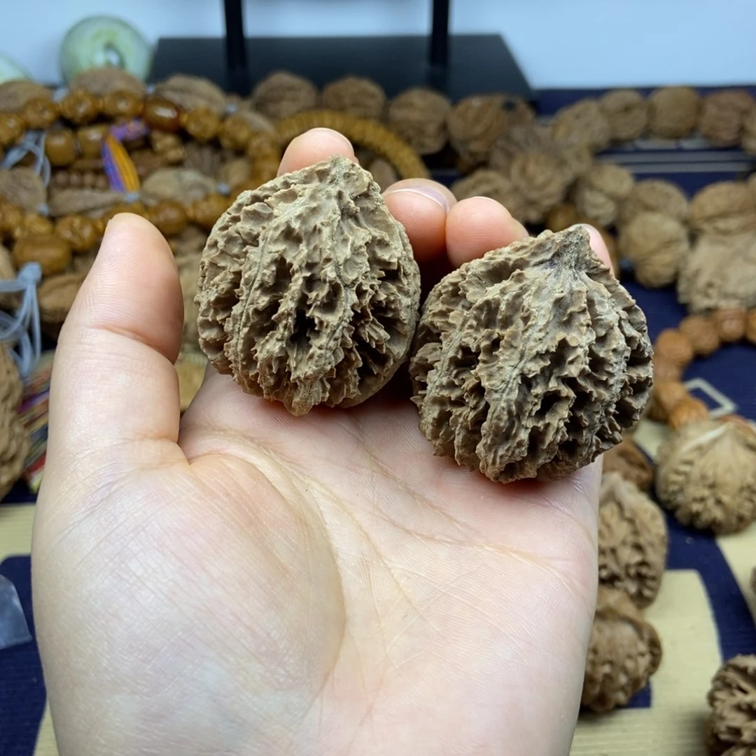 文玩核桃吊坠菊花40