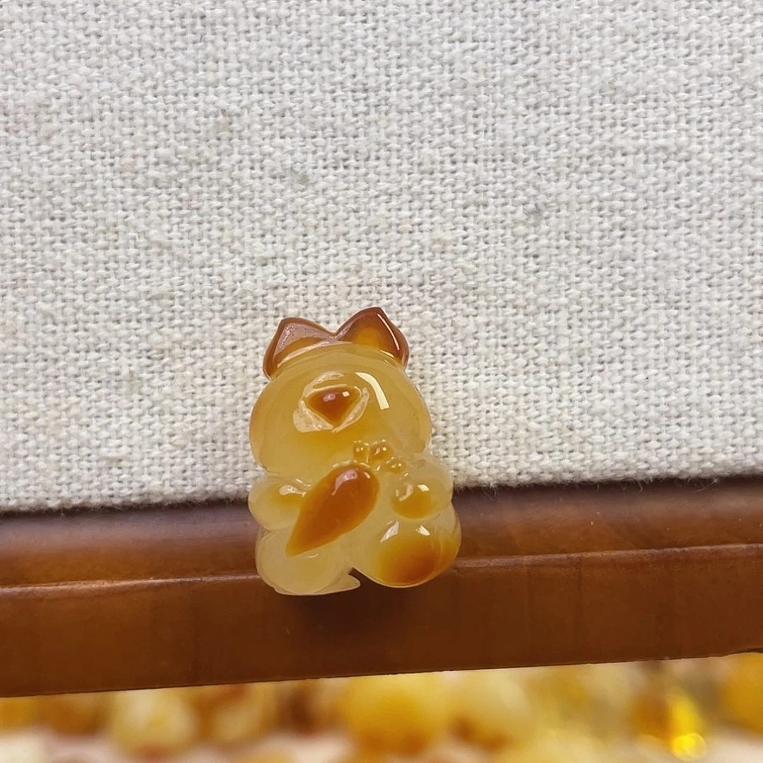 琥珀未镶嵌裸石兔子