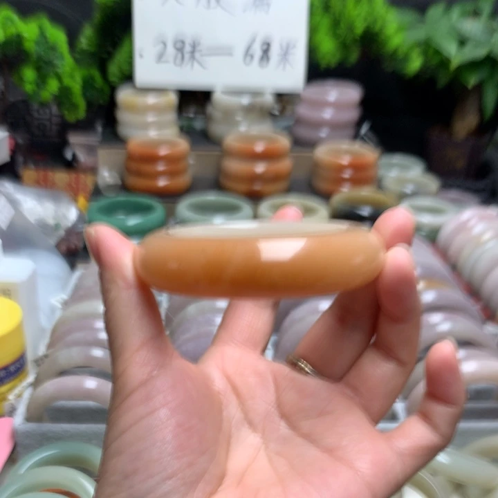 石英质玉（佘太翠）未镶嵌手镯56